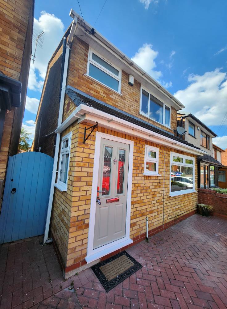 Mr Secure Locksmith & Double Glazing at work